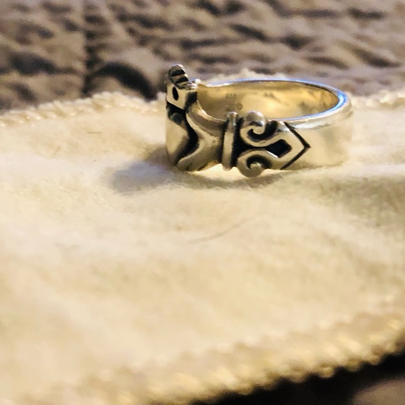James Avery Adorned Claddagh Ring. Nwot too small for me. Excellent condition! - Picture 12 of 15